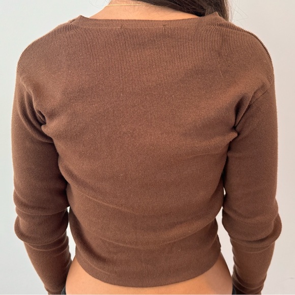 Brandy Melville sweater - Picture 2 of 4